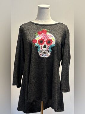 Clover & Pine 3/4 sleeve t shirt knit top w/ sugar skull design casual stretchy